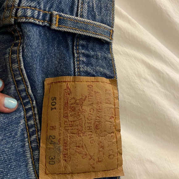 Authentic Levi 501’s! Very form fitting and hugs just right! Rarely worn. - Picture 3 of 6